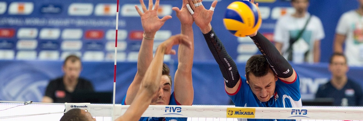 Muzski volejbalisti v akcii