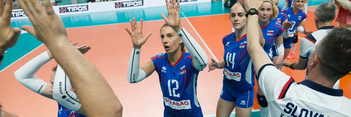 Zenske volejbalove reprezentantky v navlekoch na ruky Sportart